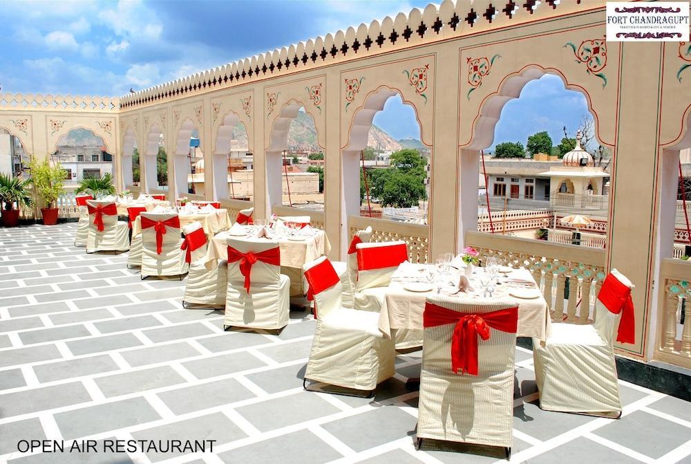 Fort Chandragupt Hotel Джайпур Екстериор снимка